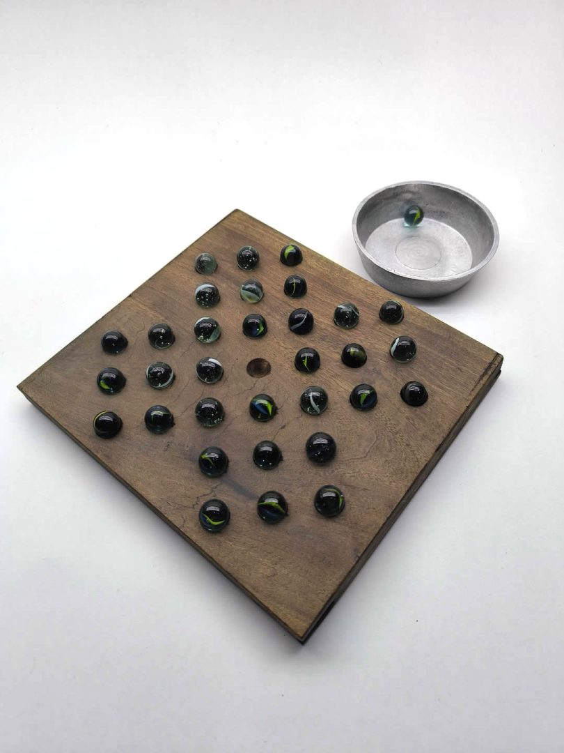 Senku de madera y bolitas (canicas) - Imagen 4