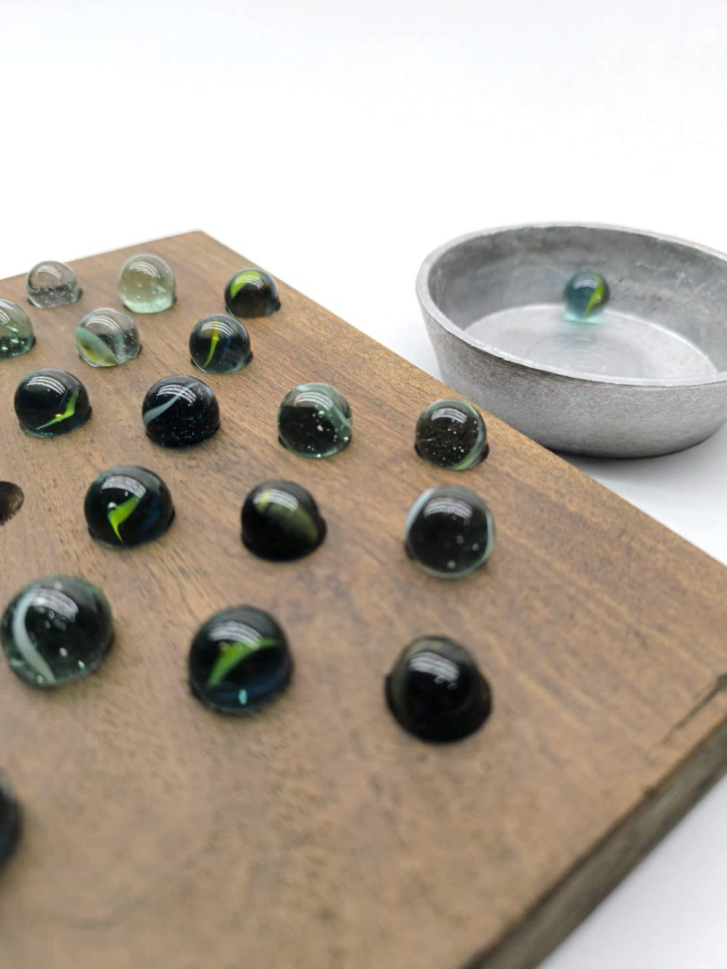 Senku de madera y bolitas (canicas) - Imagen 2