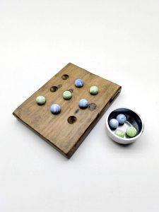 Ta-Te-Ti de Madera y Bolitas (canicas)
